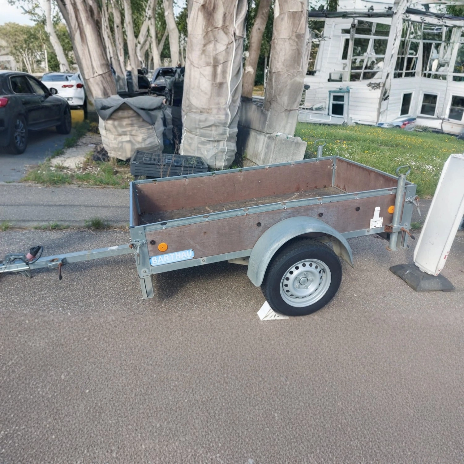 Graf Straßenreinigung - Kehrdienste - Barthau offener Kasten 750 kg